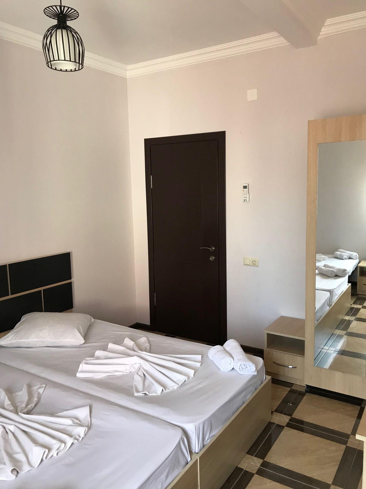 Holiday House Batumi Eksteriør billede